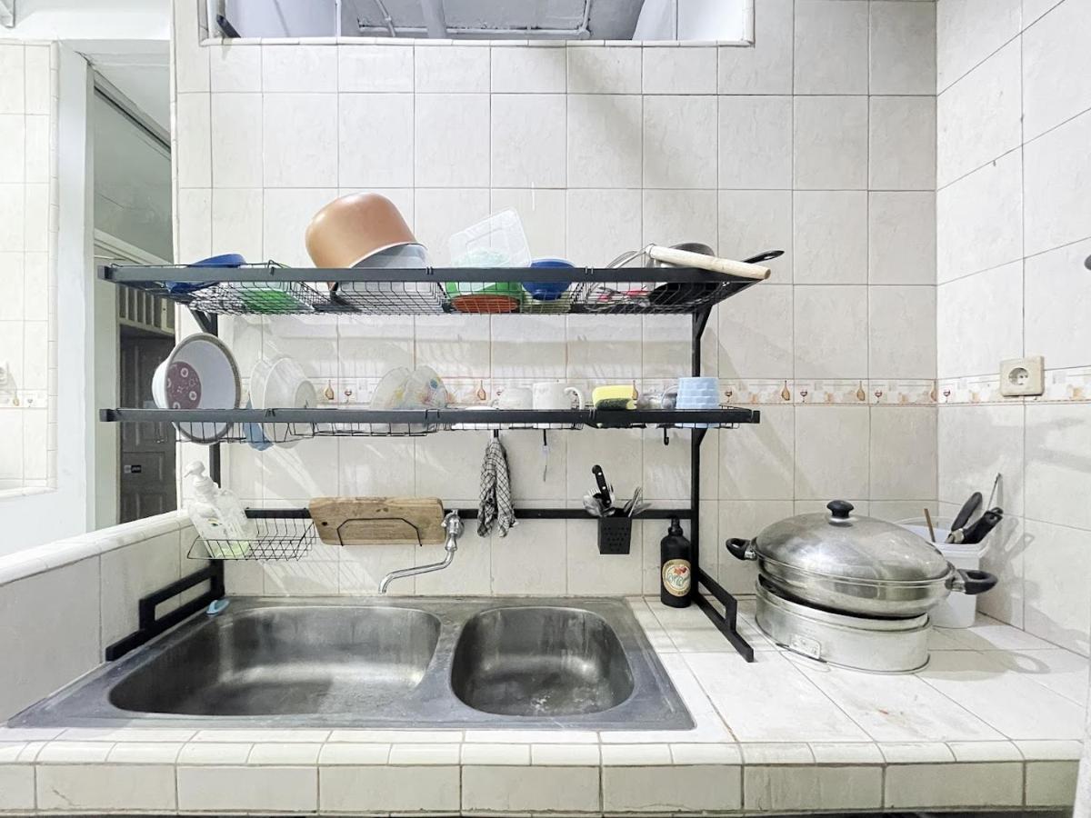 Kos Awany Coliving Ostello Giacarta Esterno foto