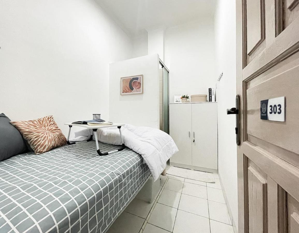 Kos Awany Coliving Ostello Giacarta Esterno foto