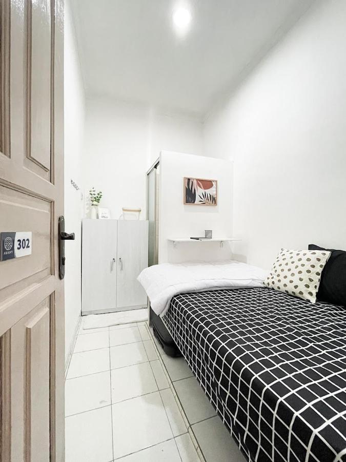 Kos Awany Coliving Ostello Giacarta Esterno foto