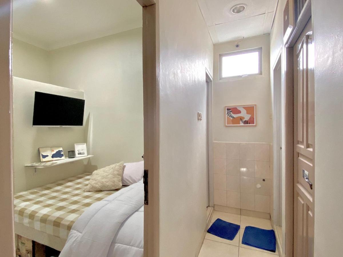 Kos Awany Coliving Ostello Giacarta Esterno foto