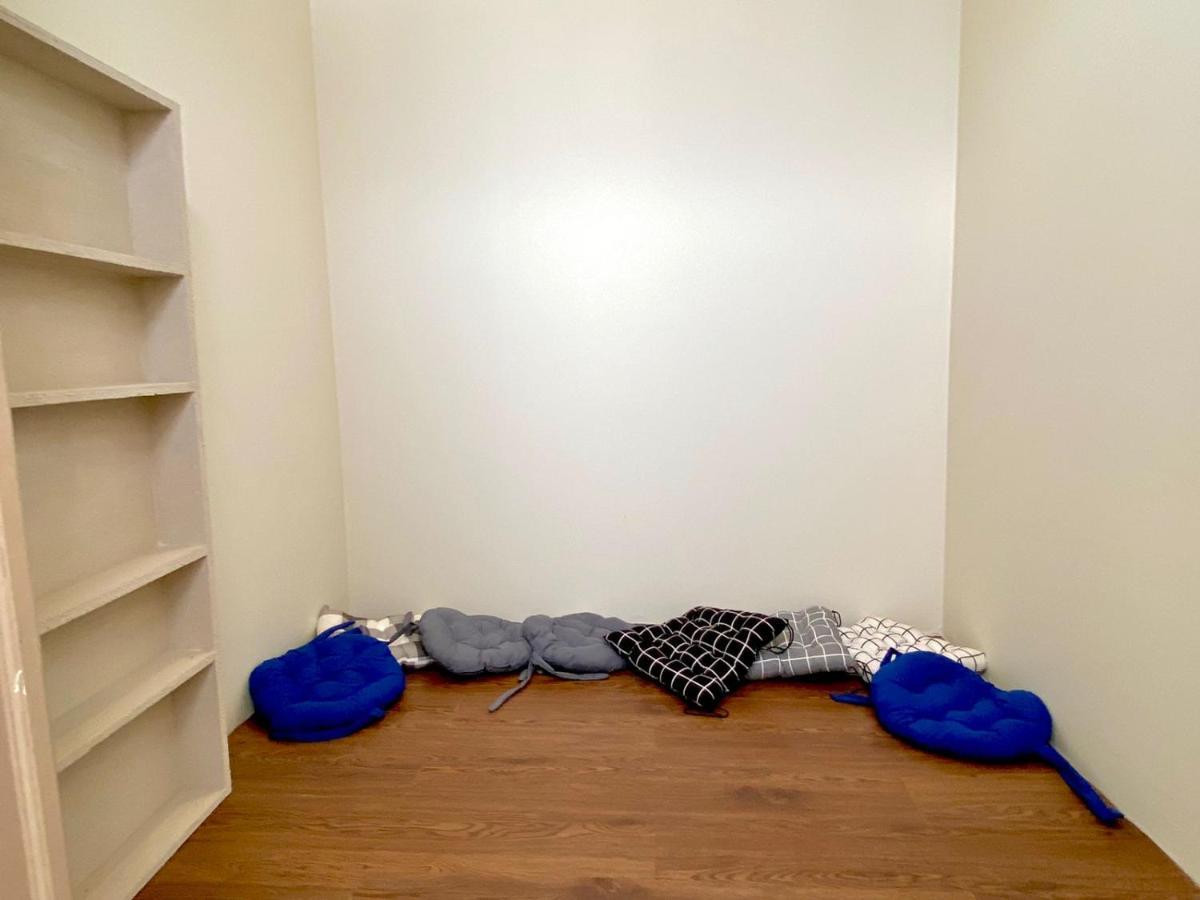 Kos Awany Coliving Ostello Giacarta Esterno foto