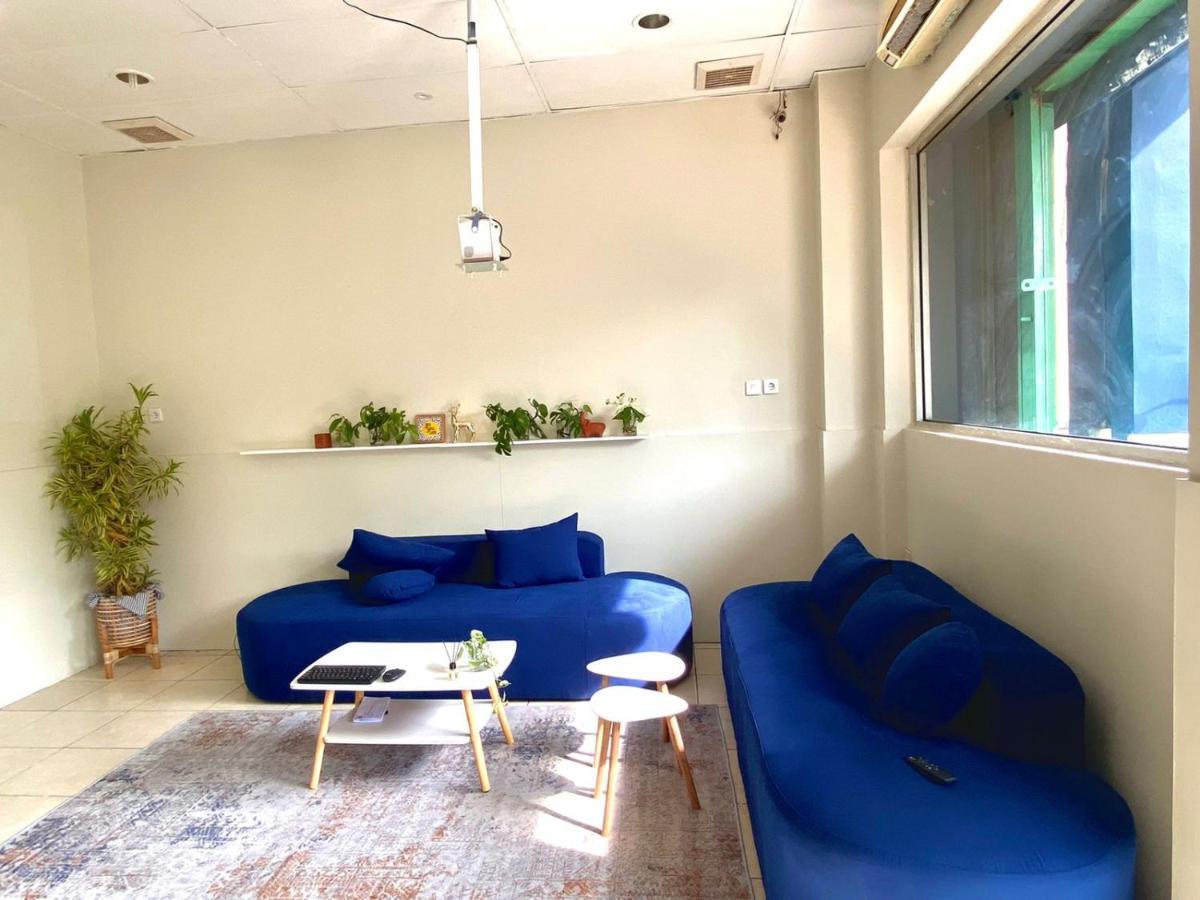 Kos Awany Coliving Ostello Giacarta Esterno foto
