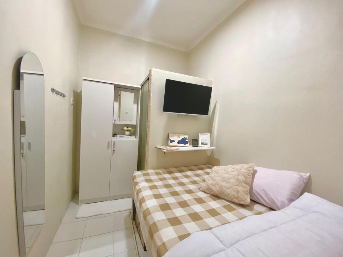 Kos Awany Coliving Ostello Giacarta Esterno foto