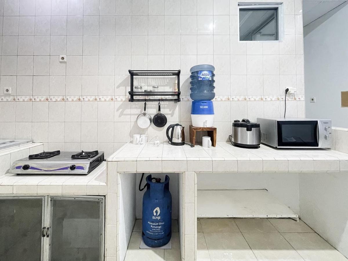 Kos Awany Coliving Ostello Giacarta Esterno foto