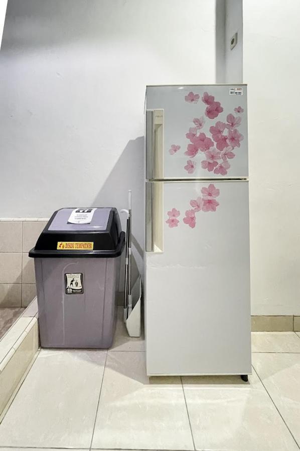 Kos Awany Coliving Ostello Giacarta Esterno foto