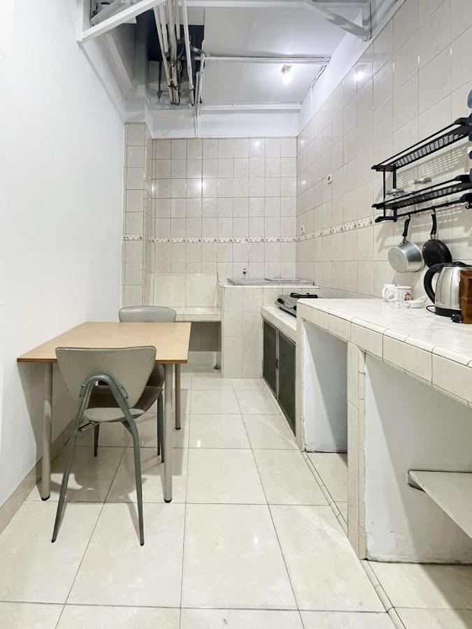 Kos Awany Coliving Ostello Giacarta Esterno foto