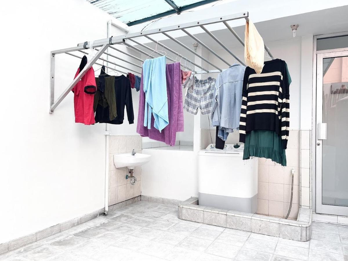 Kos Awany Coliving Ostello Giacarta Esterno foto