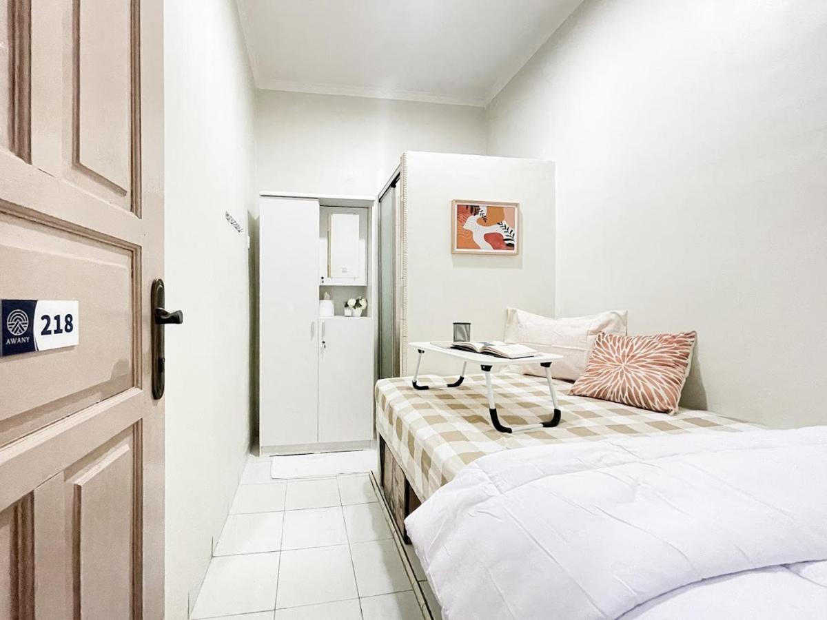 Kos Awany Coliving Ostello Giacarta Esterno foto