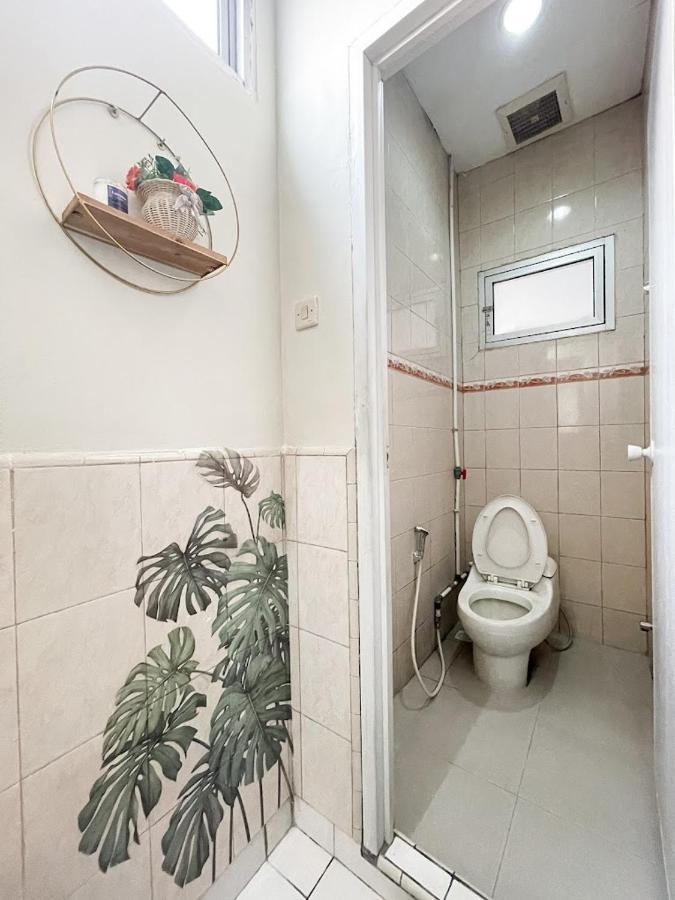 Kos Awany Coliving Ostello Giacarta Esterno foto